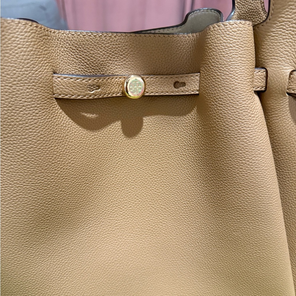 Authentic Tory Burch Romy Pebbled Tote - Picture 3 of 14